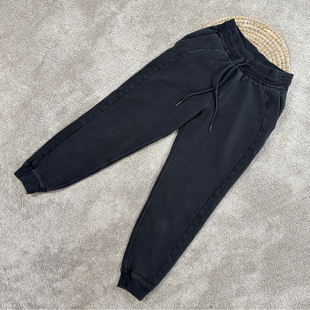 SOLD | Lululemon Women’s Scuba Jogger Pants Pull On Drawstrings Activewear Black - Picture 3 of 15